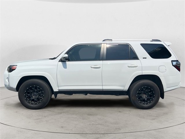 2022 Toyota 4Runner SR5 Premium photo 2