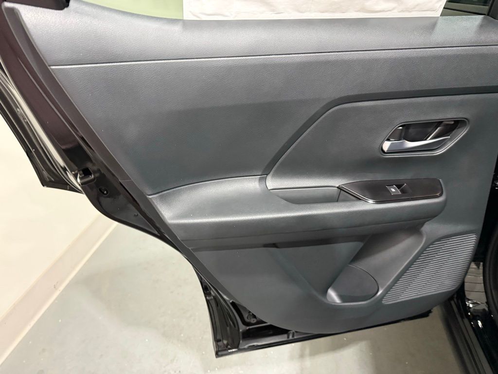 2026 Nissan Kicks SR photo 18