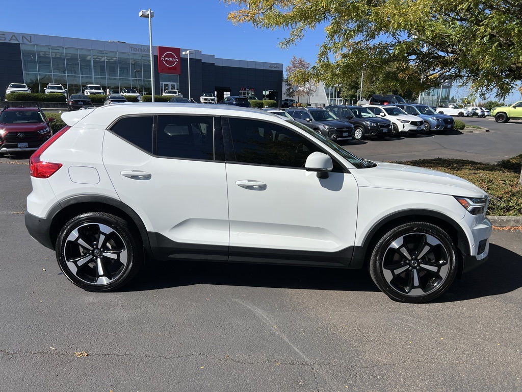 2019 Volvo XC40 T5 Momentum photo 7