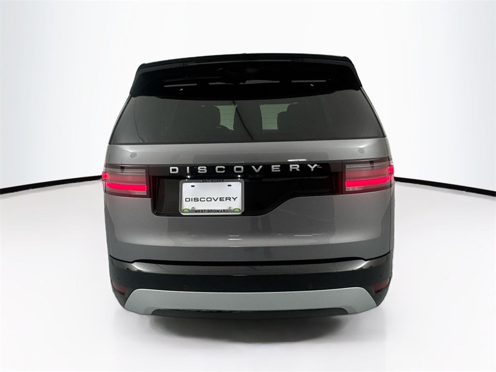 2026 Land Rover Discovery photo 4