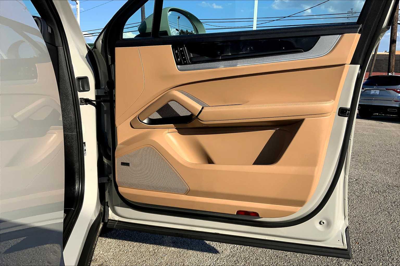 2024 Porsche Cayenne Coupe photo 43