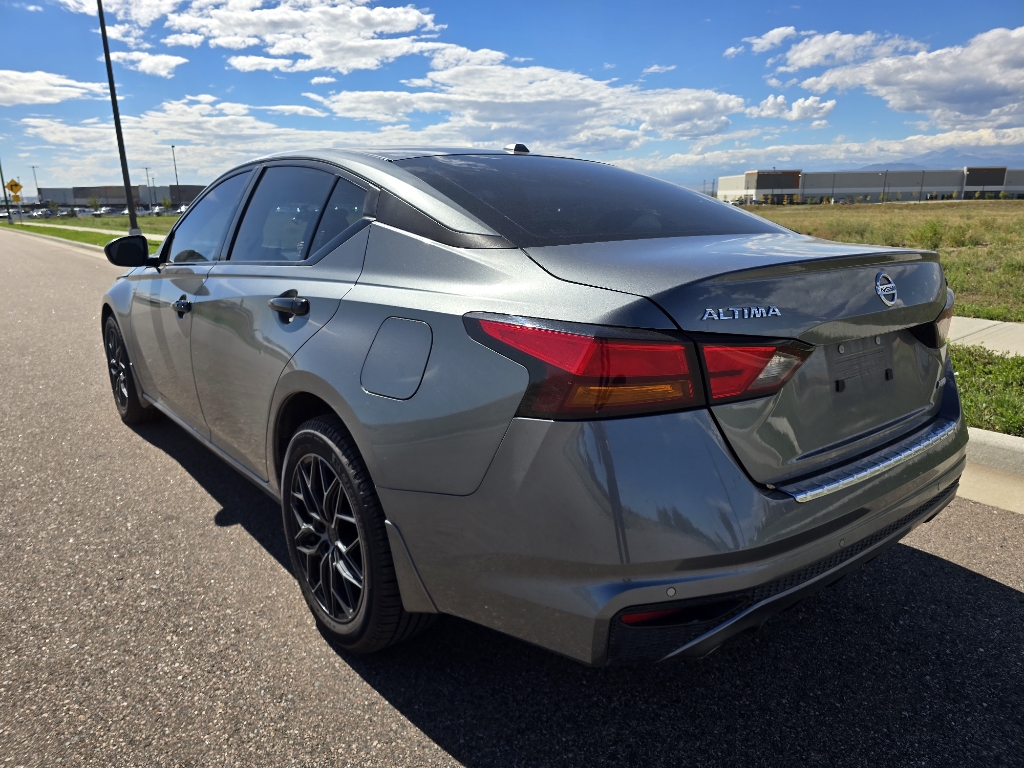 2022 Nissan Altima 2.5 SR photo 3