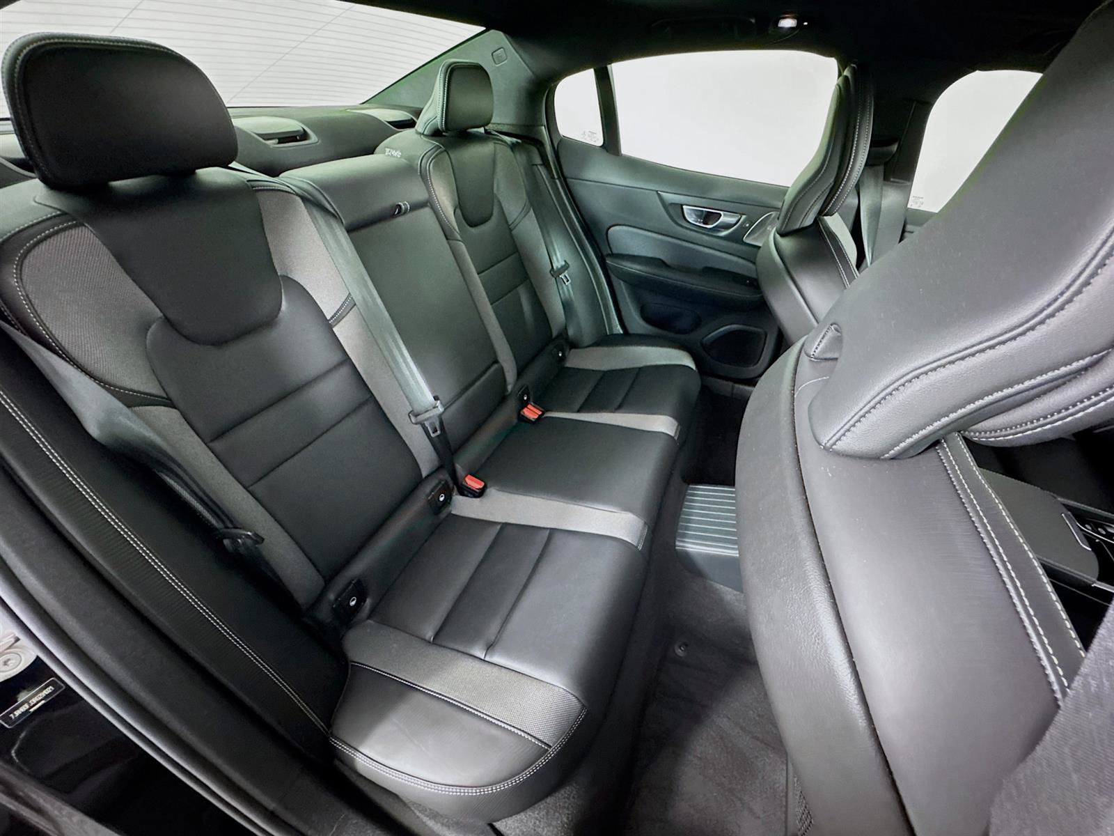 2024 Volvo S60 Recharge Ultimate Black Edition photo 27