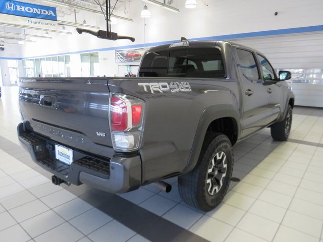 2023 Toyota Tacoma TRD Off-Road photo 2