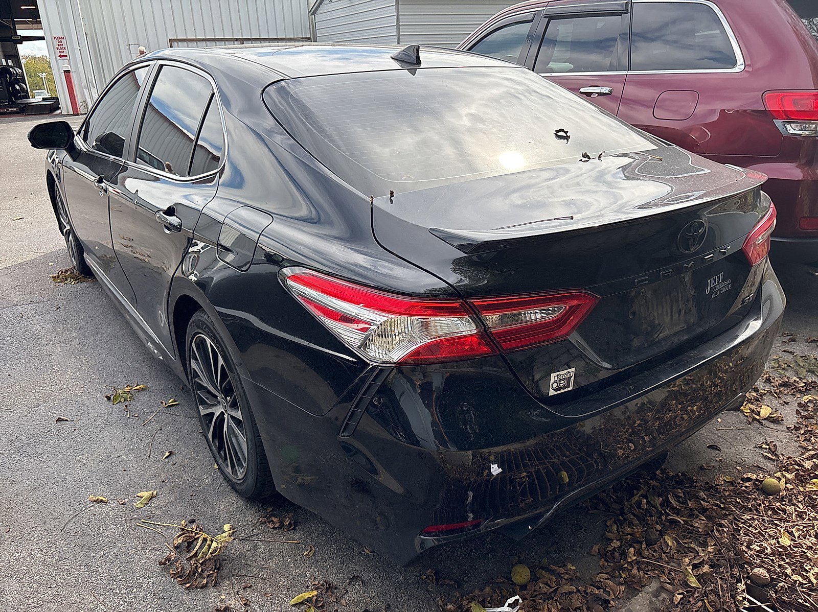 2020 Toyota Camry SE photo 4