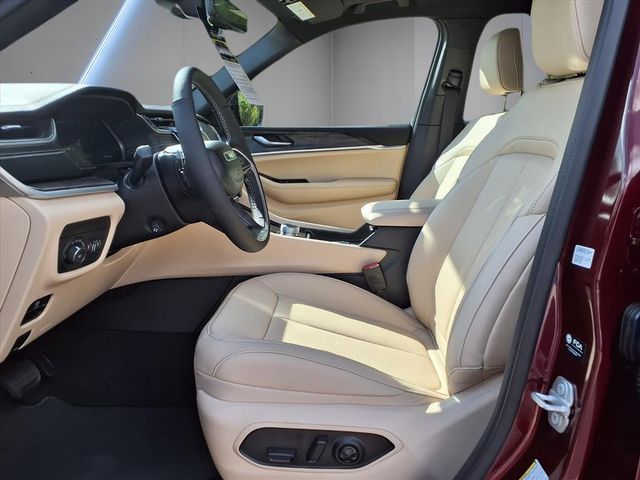 2025 Jeep Grand Cherokee Limited photo 4