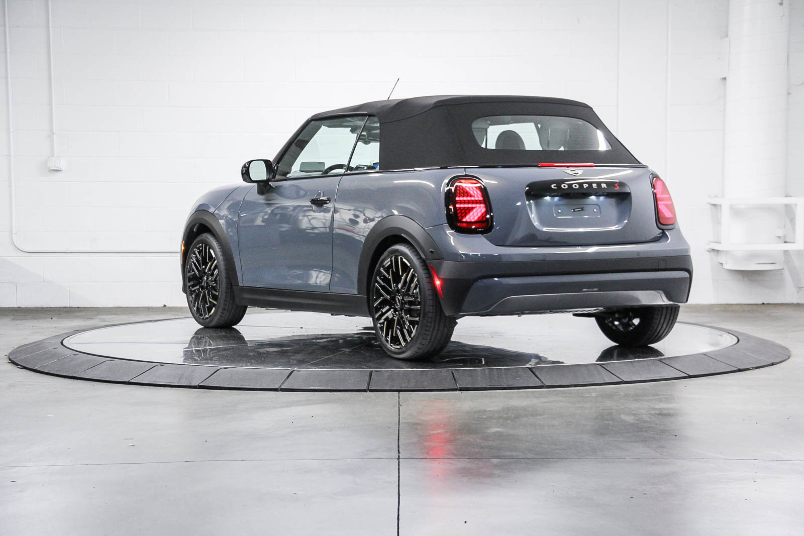 2026 Mini Cooper Convertible Iconic photo 4
