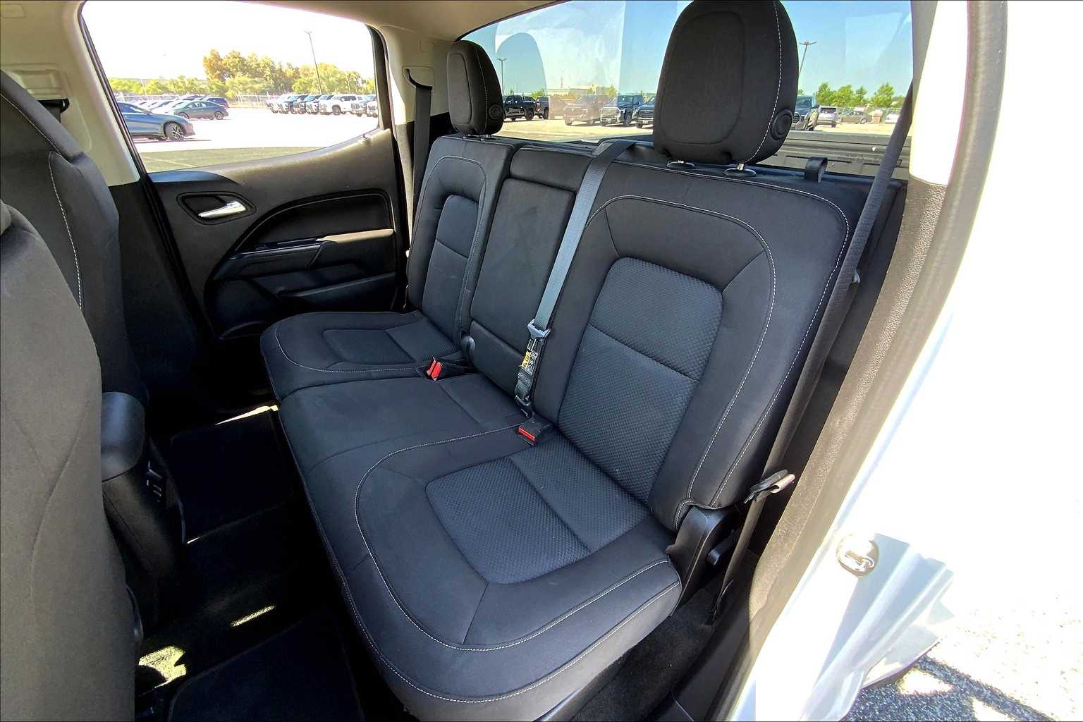 2016 Chevrolet Colorado LT photo 19