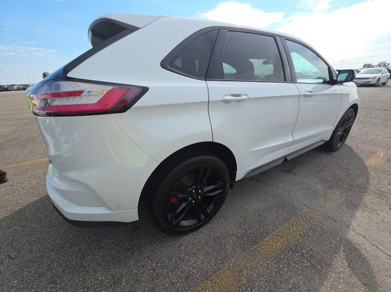 2022 Ford Edge ST photo 2