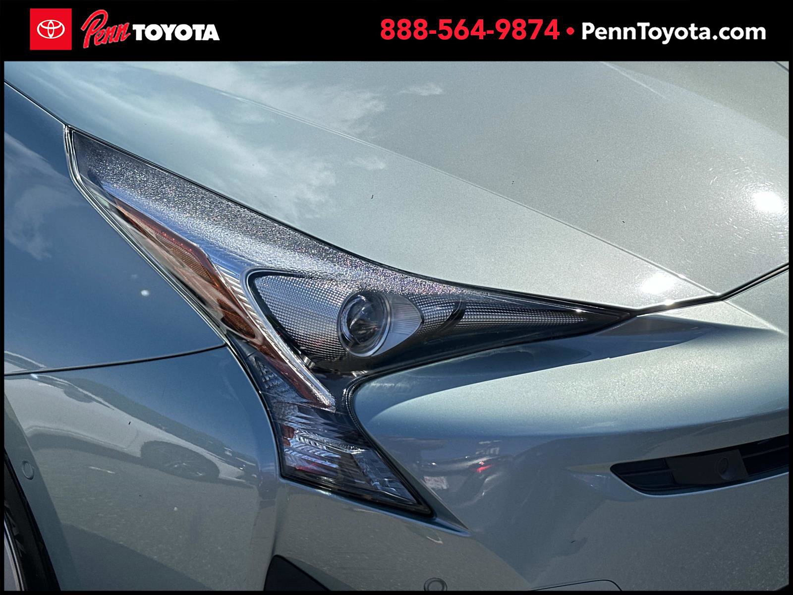 2018 Toyota Prius Four photo 2