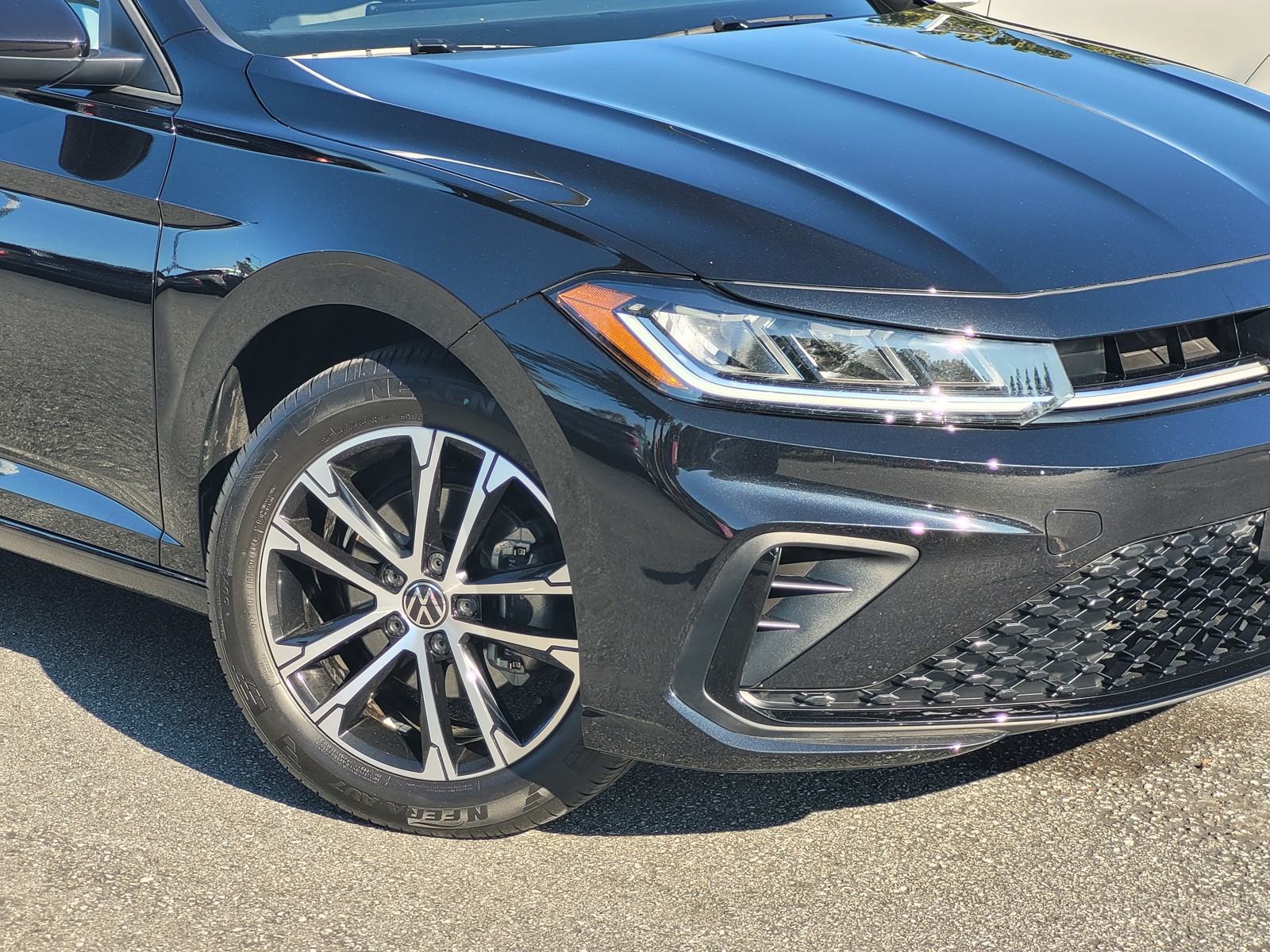 2025 Volkswagen Jetta 1.5T Sport photo 3