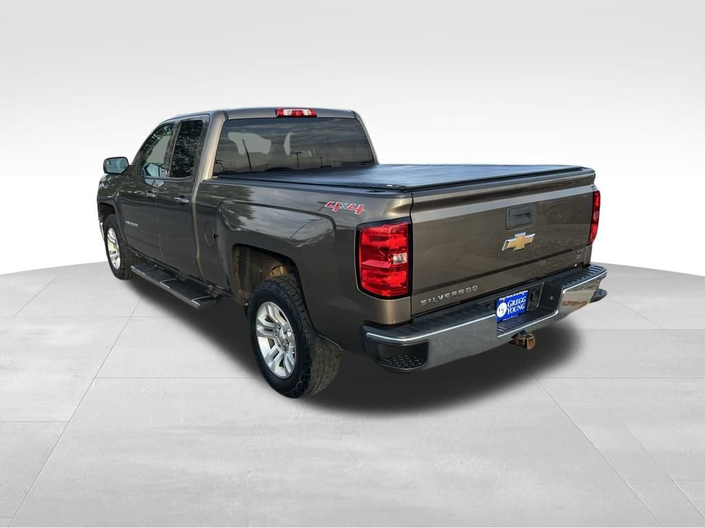 2015 Chevrolet Silverado 1500 LT photo 2