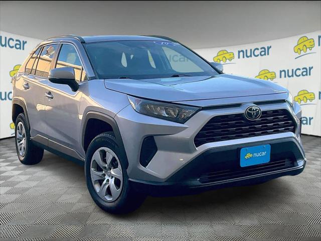 2019 Toyota RAV4 LE's photo