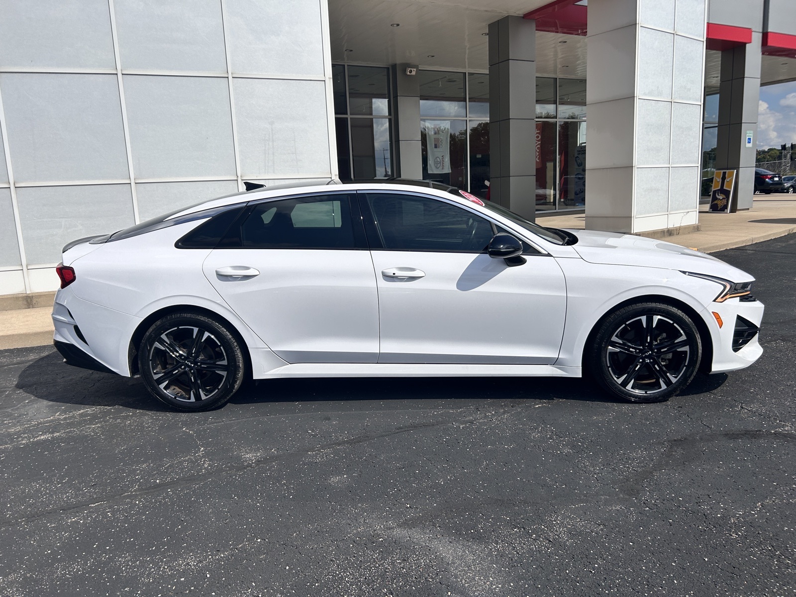 2023 Kia K5 GT-Line photo 2