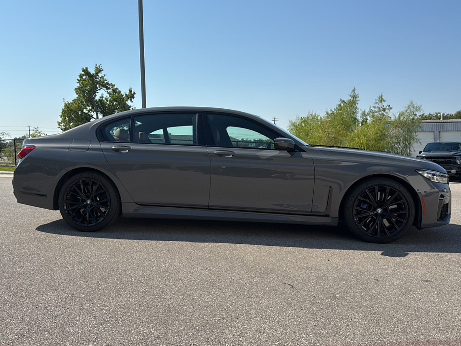 2022 Bmw 740i photo 4