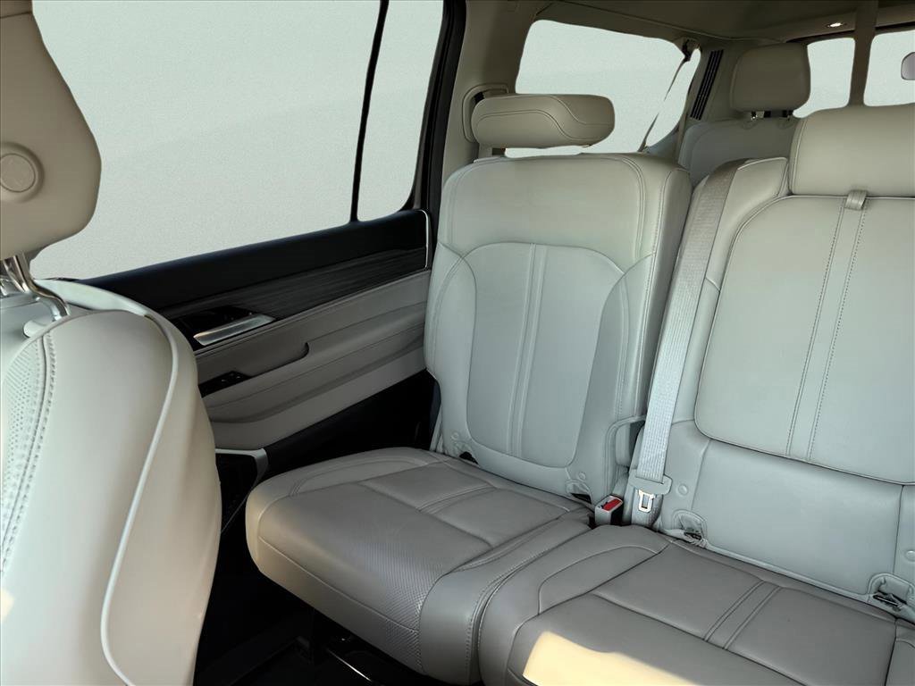 2024 Jeep Wagoneer L Series II photo 15