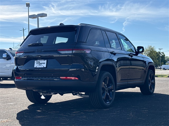 2025 Jeep Grand Cherokee Altitude photo 2