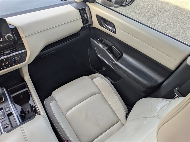 2022 Nissan Pathfinder SL photo 17