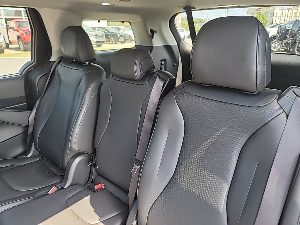 2025 Kia Carnival SX Prestige photo 6