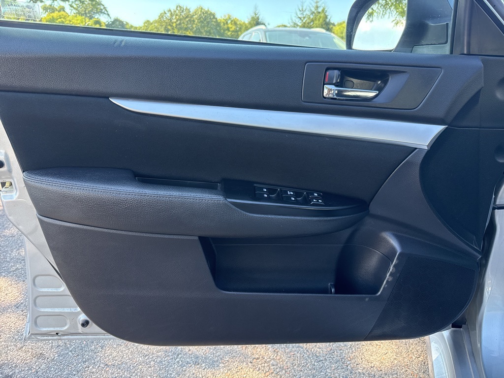 2014 Subaru Legacy 2.5i photo 22