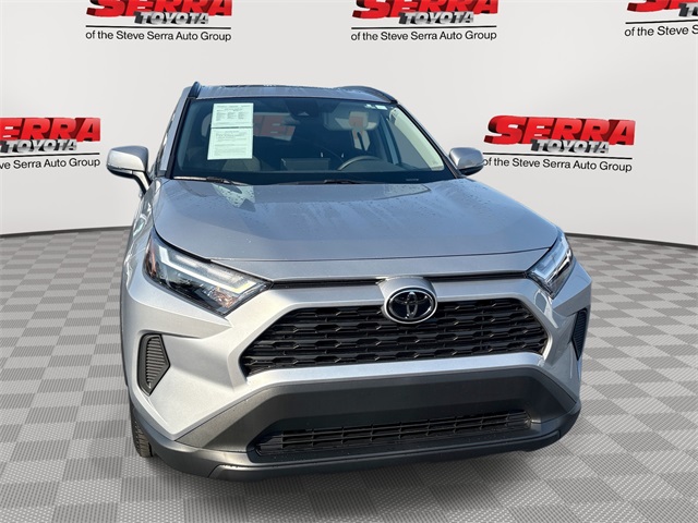 2025 Toyota RAV4 XLE's photo
