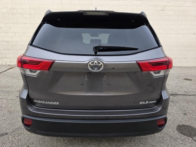 2017 Toyota Highlander SE photo 4
