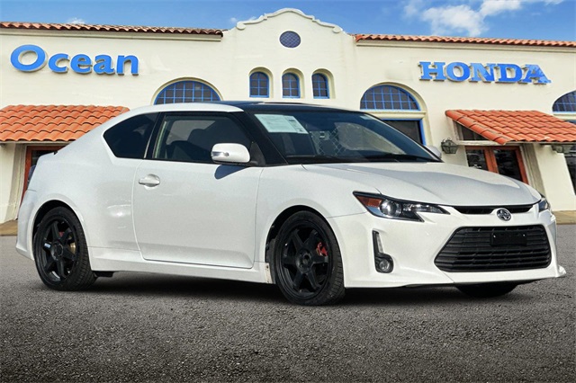 2015 Scion tC Base photo 2