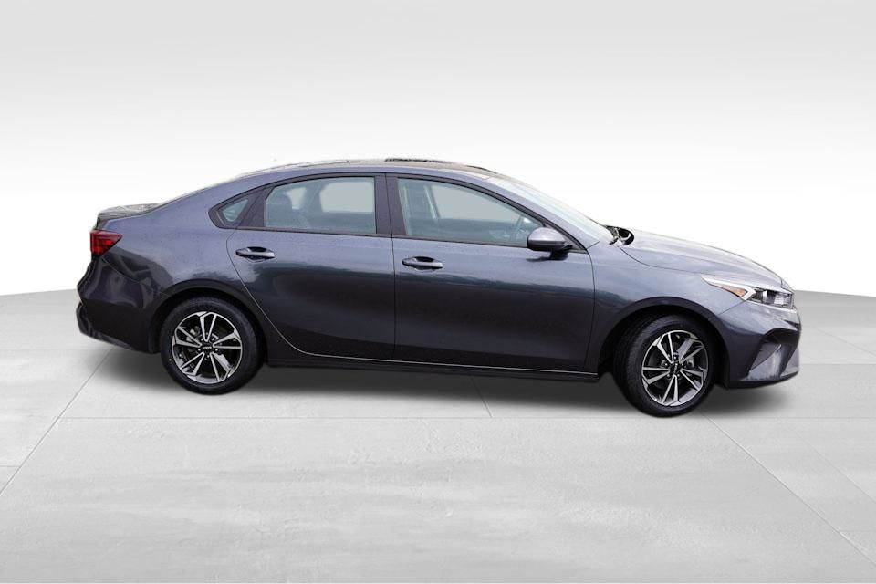 2023 Kia Forte LXS photo 3