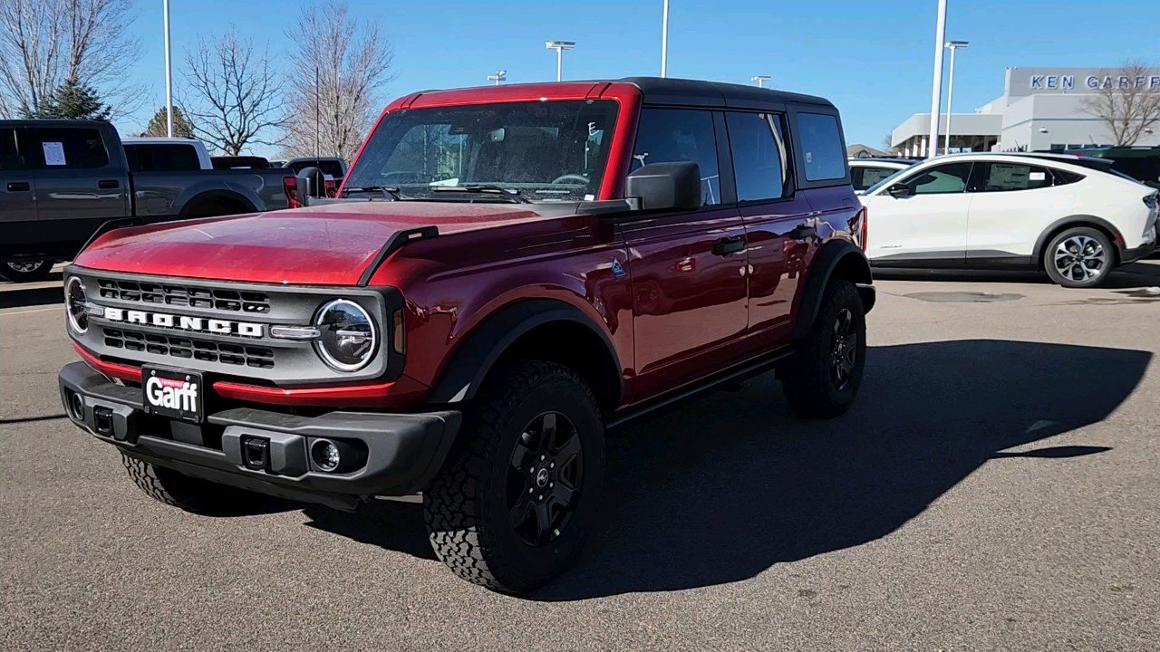 2024 Ford Bronco Black Diamond photo 3