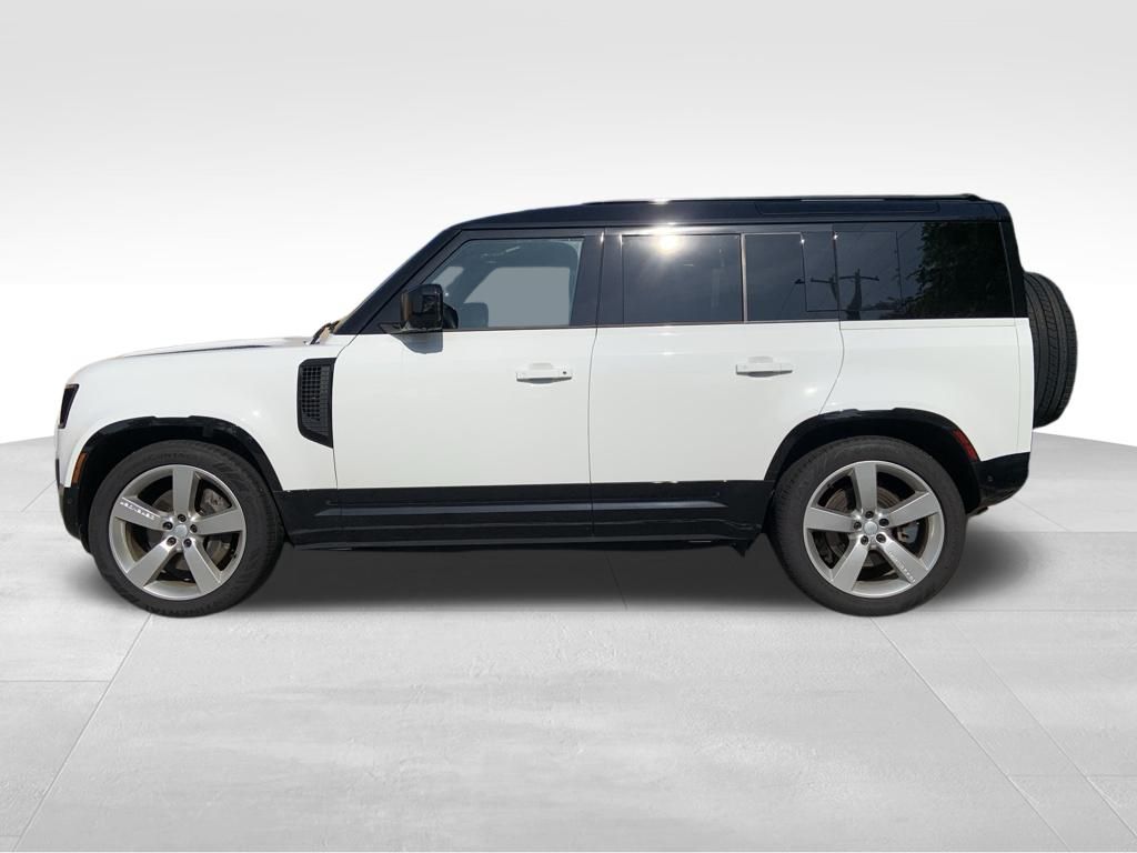 2025 Land Rover Defender 110 X-Dynamic SE photo 3