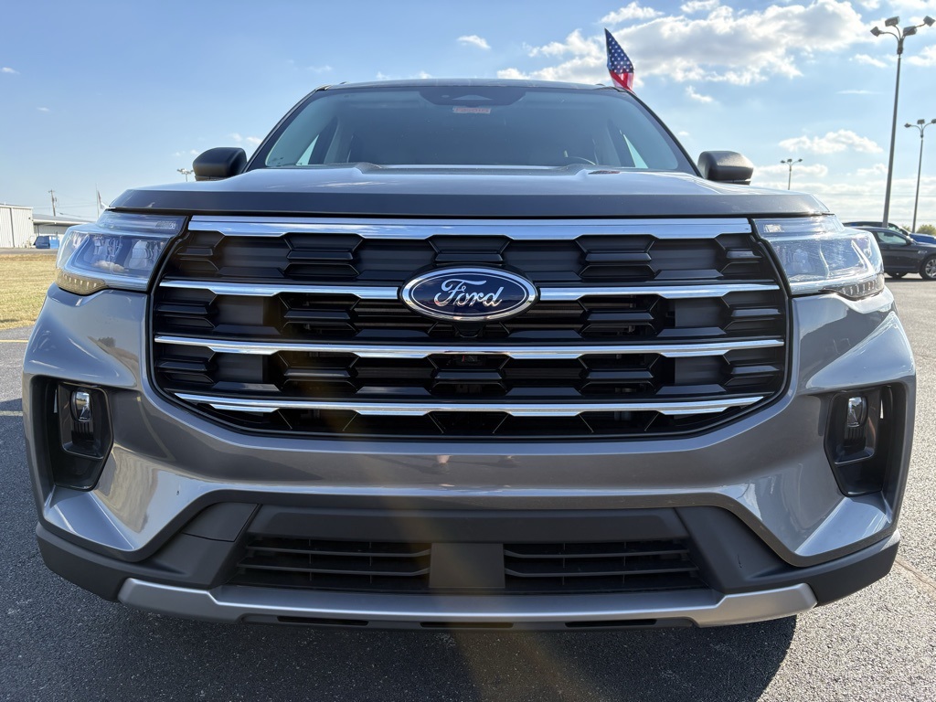 2026 Ford Explorer photo 2