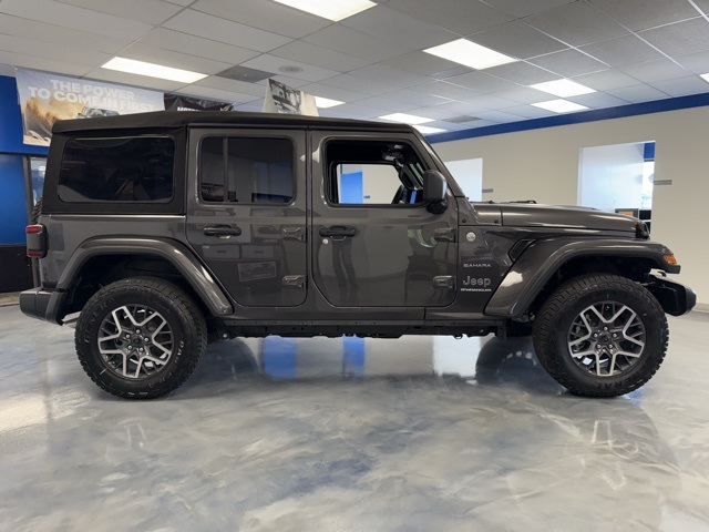 2024 Jeep Wrangler Sahara photo 8