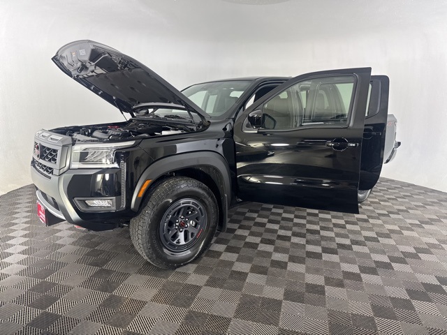2025 Nissan Frontier PRO-4X photo 16