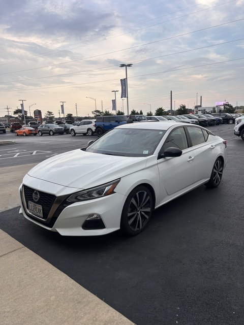 2020 Nissan Altima 2.5 SR photo 2