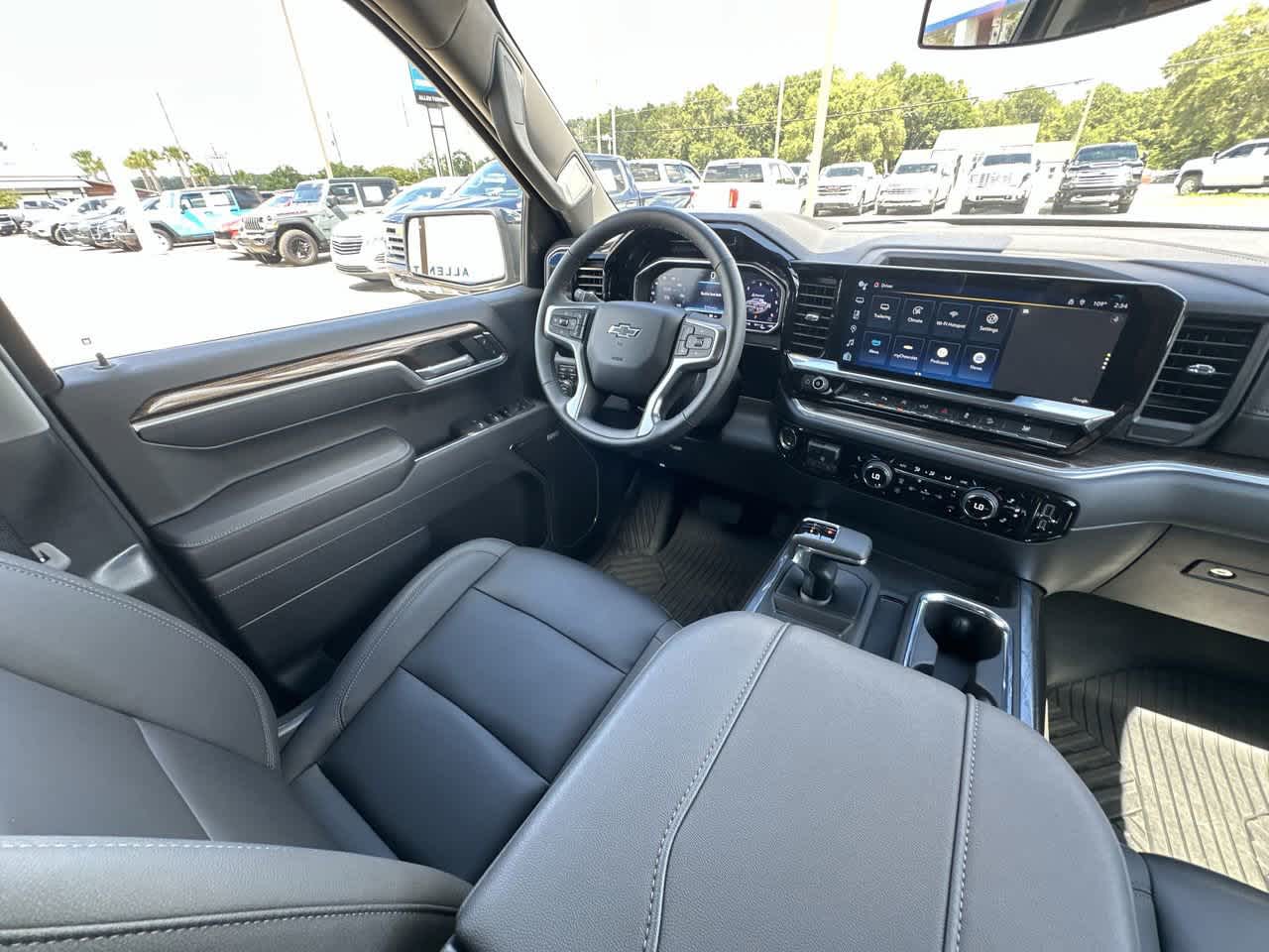 2025 Chevrolet Silverado 1500 RST photo 6