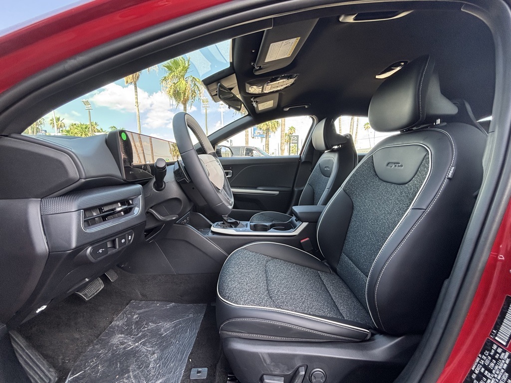 2025 Kia K4 GT-Line photo 14