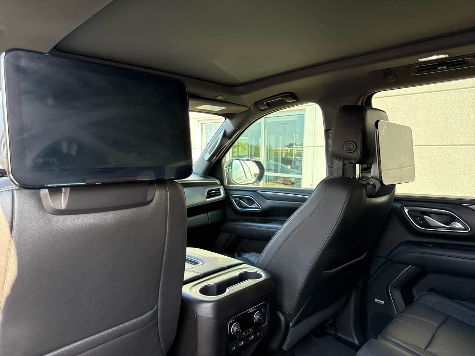 2021 Chevrolet Suburban RST photo 11