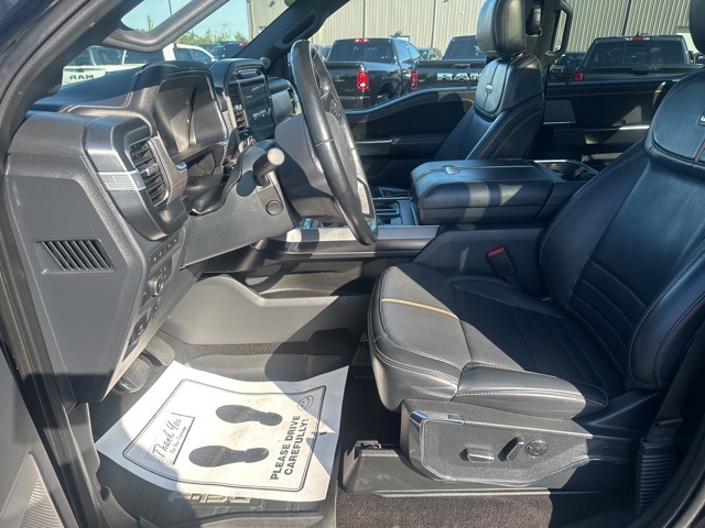 2022 Ford F-150 Platinum photo 13