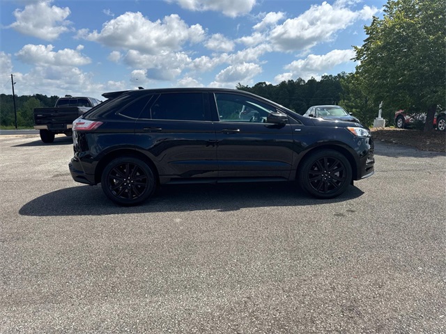 2024 Ford Edge ST photo 2