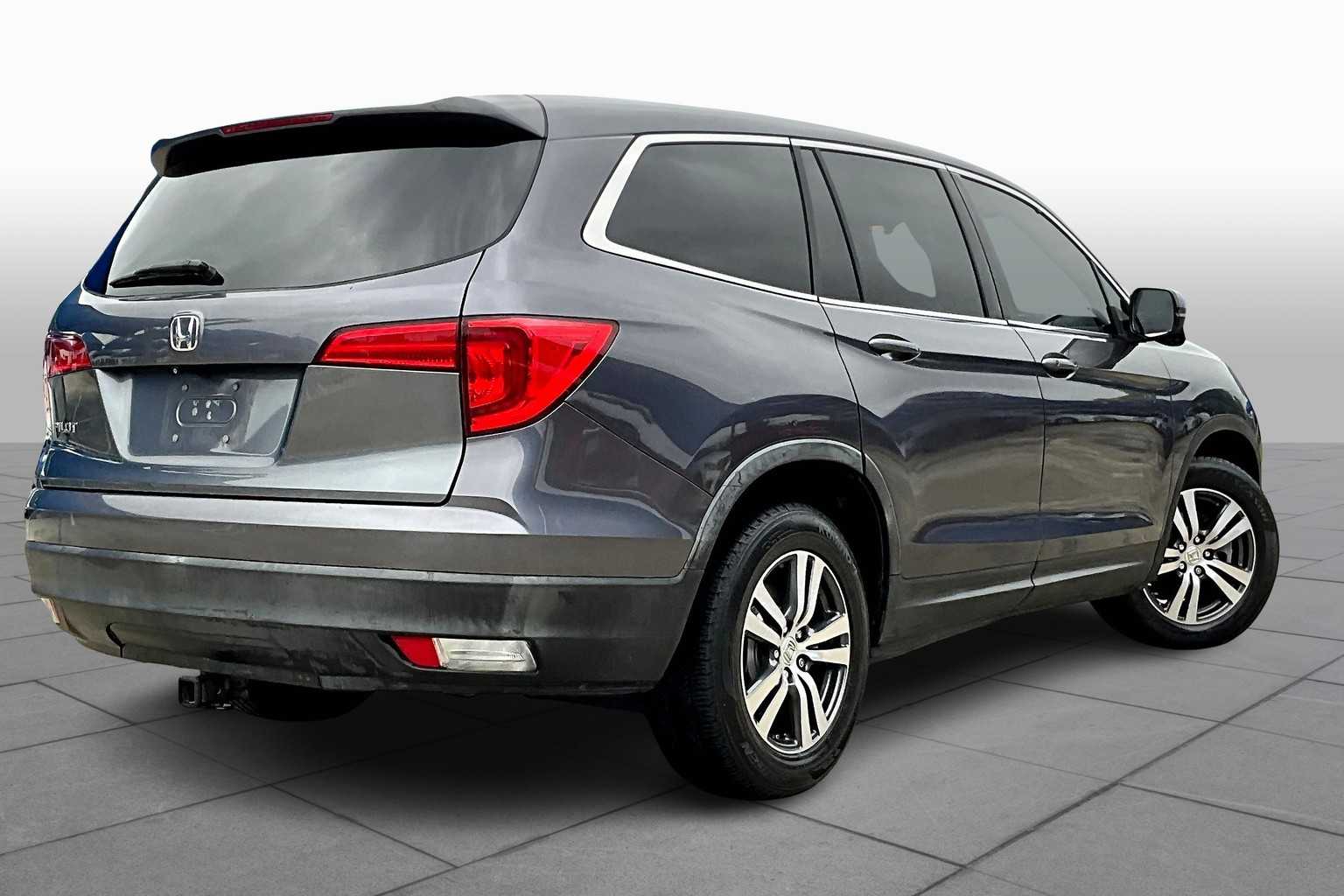 2017 Honda Pilot EX photo 12