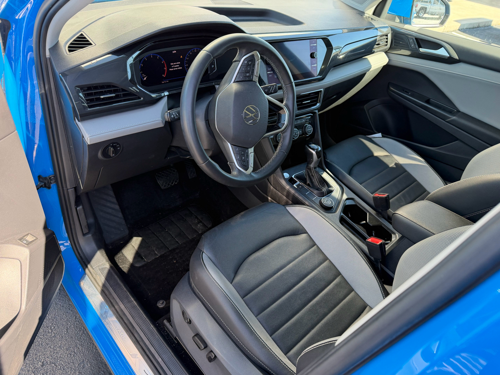 2022 Volkswagen Taos SEL photo 2