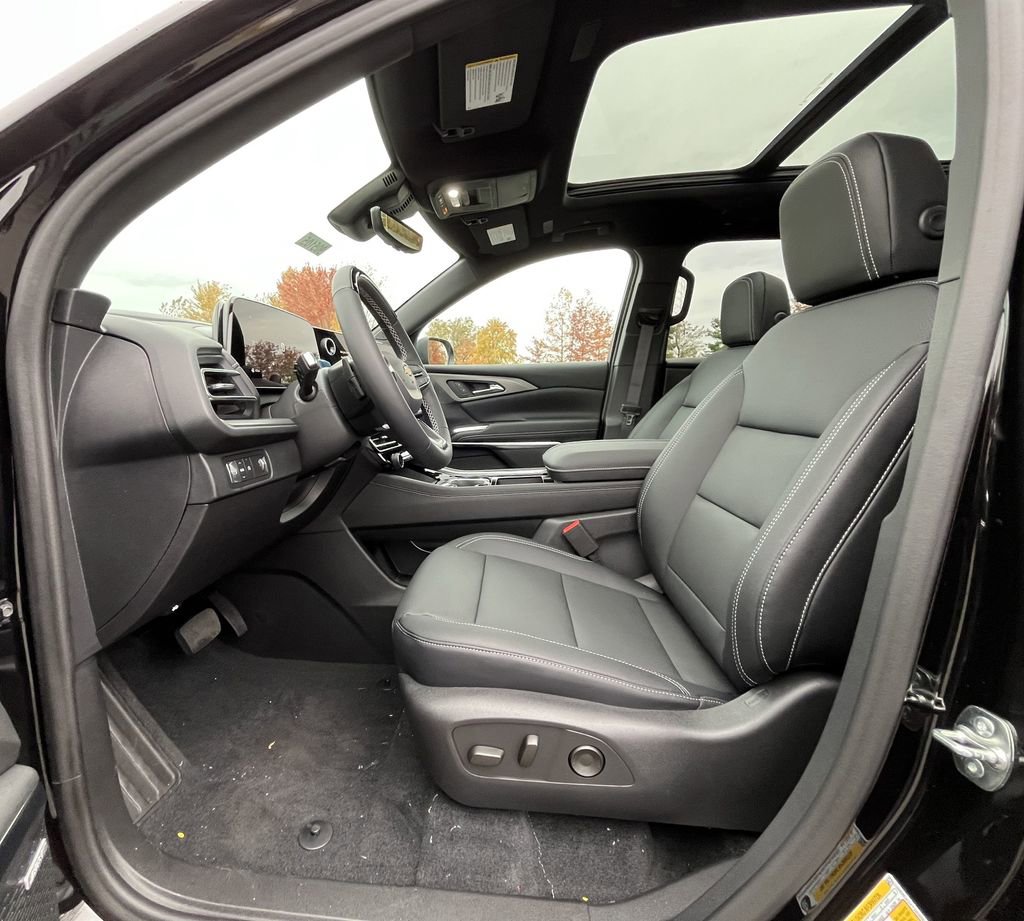 2026 Chevrolet Traverse photo 4