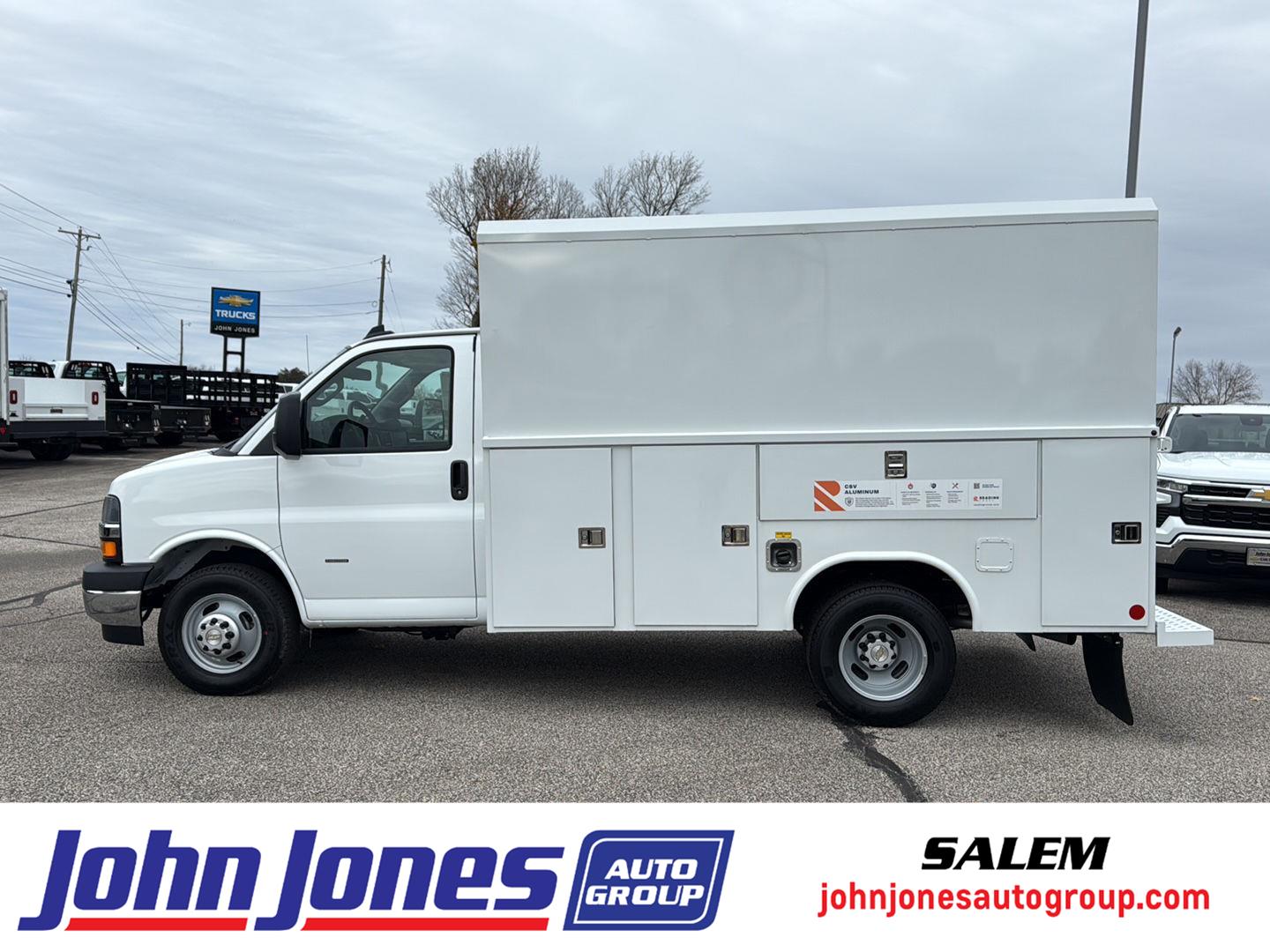 2025 Chevrolet Express Base's photo