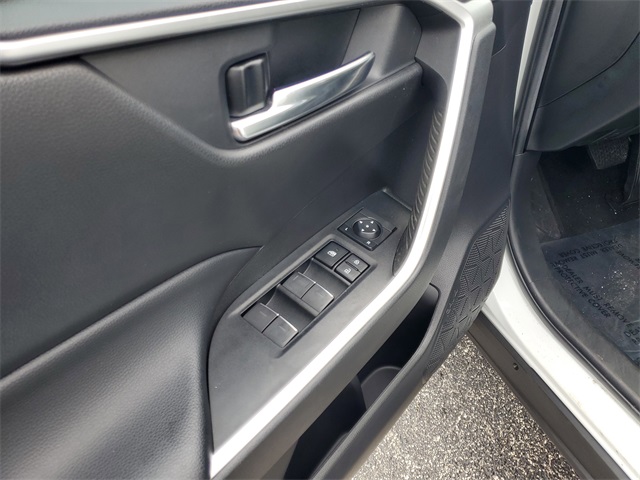 2022 Toyota RAV4 XLE Premium photo 10