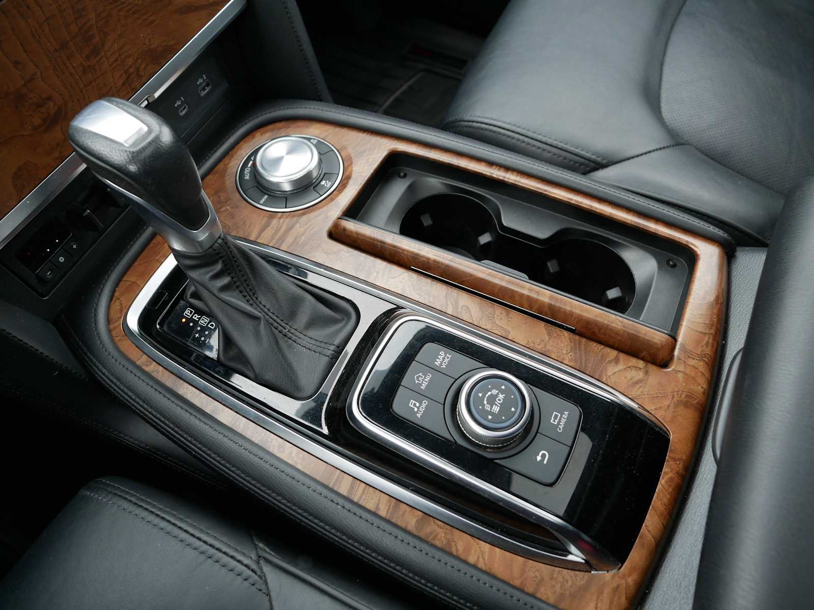 2021 Nissan Armada SL photo 25