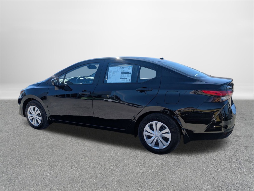 2025 Nissan Versa 1.6 S photo 3
