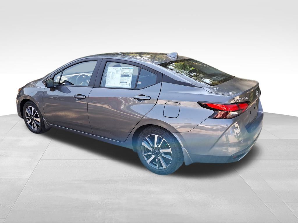 2025 Nissan Versa 1.6 SV photo 3