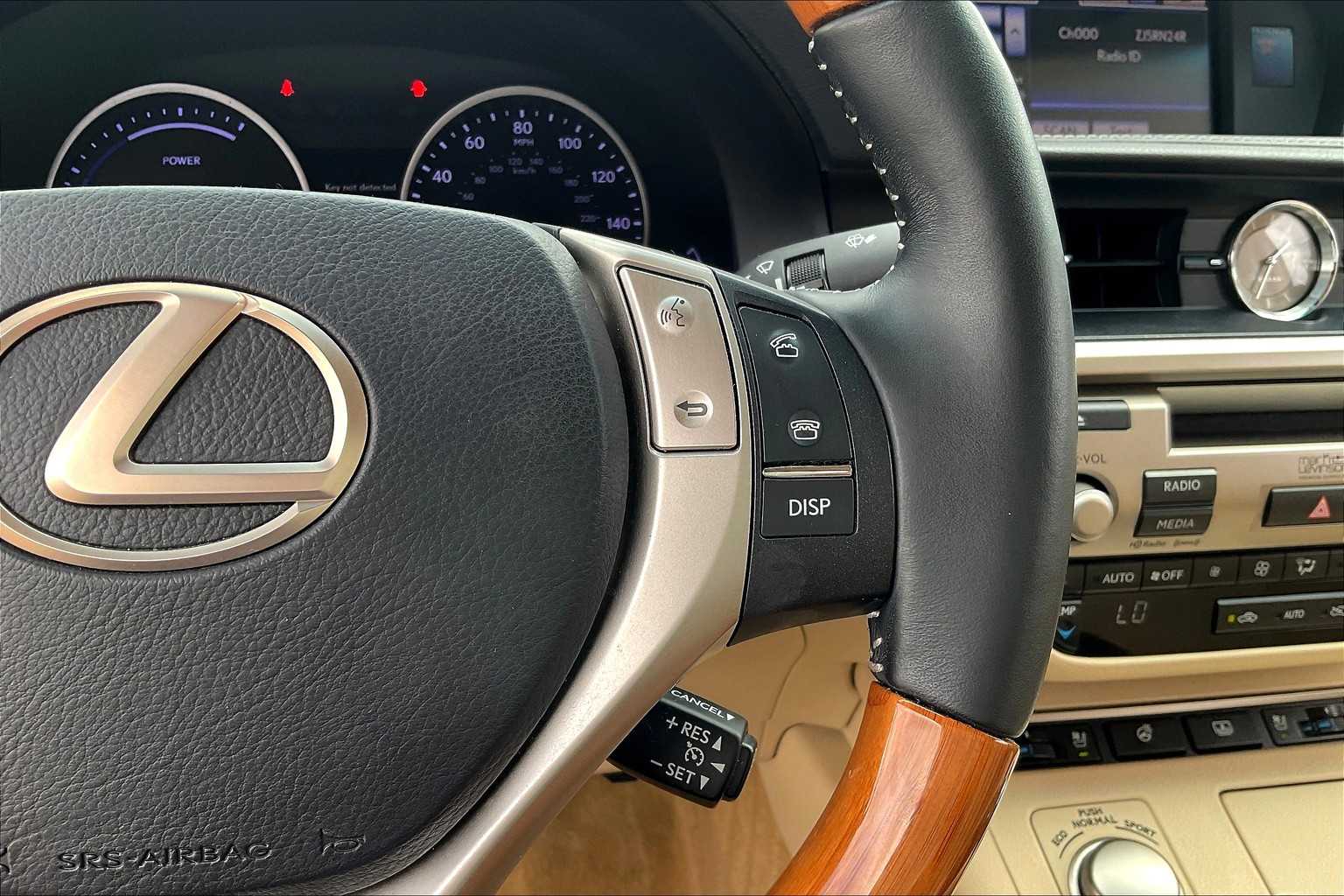 2013 Lexus ES 300h photo 22