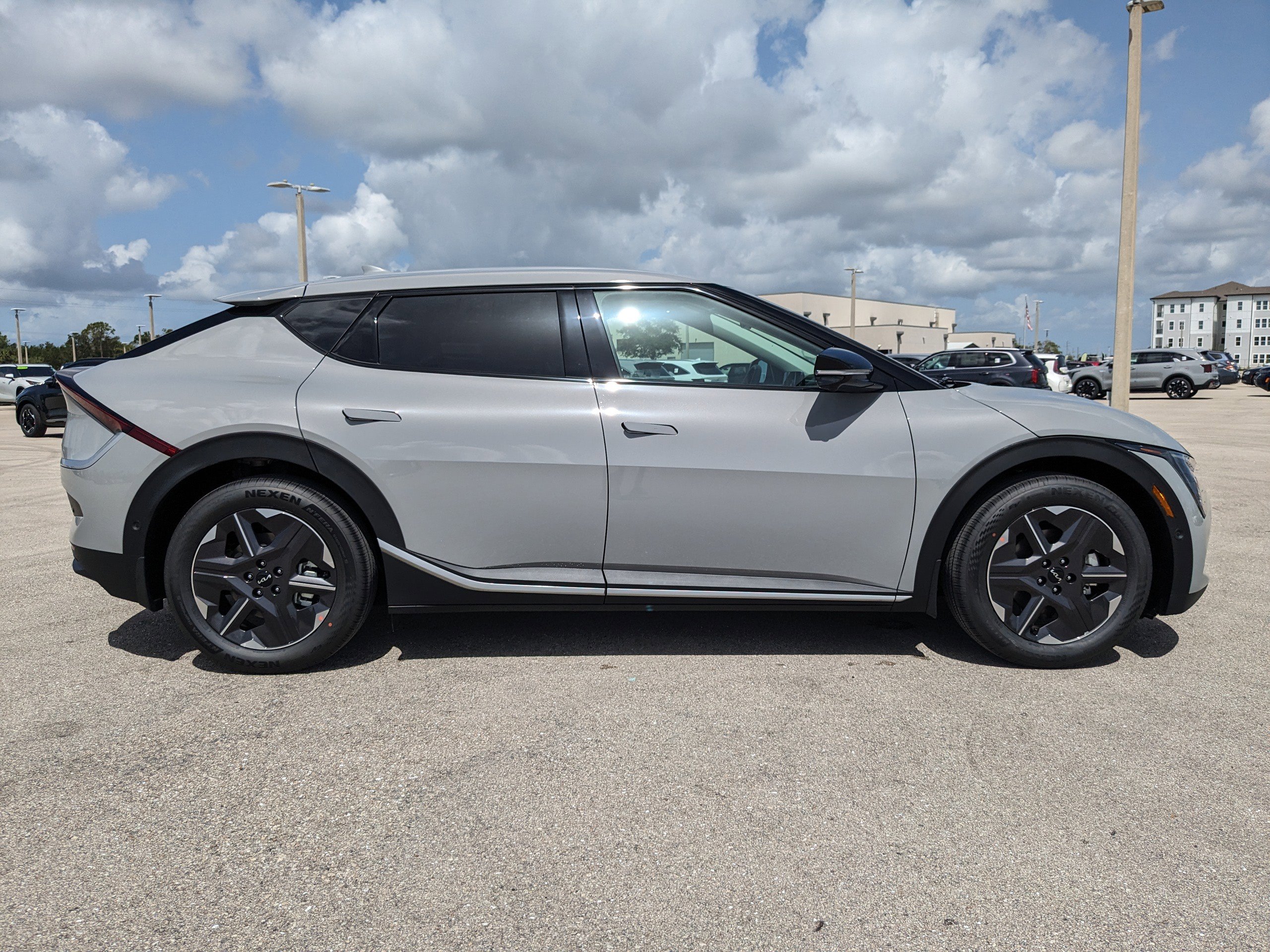 2025 Kia EV6 Light photo 3