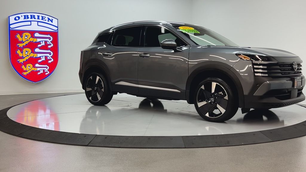 2025 Nissan Kicks SR photo 3